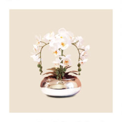 Mini Arranjo de 3 Orquídeas Brancas no Vaso Lagoon Prata Espelhado PP